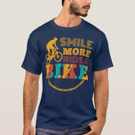 スマイルより自転車に乗る自転車サイクリスト自転車 Tシャツ