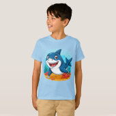 スマイルカートゥーンシャークキャラクター Tシャツ (正面フル)