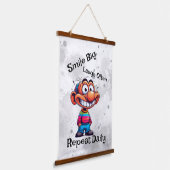 "スマイル大きく、笑い頻繁に、毎日を繰り返す"漫画 吊り下げ型タペストリー (傾斜あり)