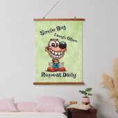 "スマイル大きく、笑い頻繁に、毎日を繰り返す"漫画 吊り下げ型タペストリー (寝室)