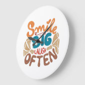 スマイル大笑い頻繁：喜び ラージ壁時計 (傾斜)
