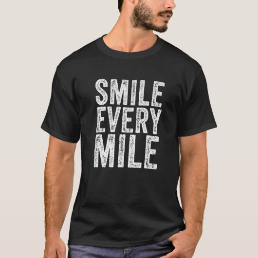 スマイル毎マイおもしろいルランニングズ走者 Tシャツ (正面)