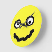 スマイル顔おもしろいカワイイエロー ラウンド壁時計 (傾斜)