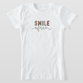 スマイル・オフトンTシャツデザイン Tシャツ (レイダウン)