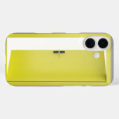 スマートロックのついた黄色いドアを開ける Case-Mate iPhoneケース (裏面 (横))