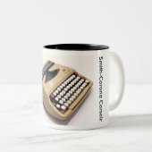 スミスコロナの海賊のタイプライター ツートーンマグカップ (正面右)