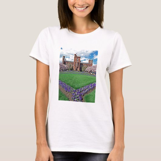 スミソニアン城およびHauptの庭 Tシャツ (正面)