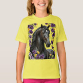 スミレに囲まれた馬 Tシャツ (正面)