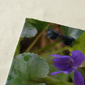 スミレの甘い花のラディバグ ビーチタオル (インサイチュ)