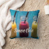 スムージー・ジュース飲むマンゴー・オレンジ・キウイのプレゼント クッション (ブランケット)
