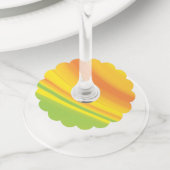 スムースイエローの緑の色のブレンド背景 ワイングラスタグ (クローズアップ)