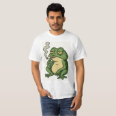 スモーキングフロッグのキャラクターTシャツ 楽しいリラックスしたフロッグアート Tシャツ (正面フル)