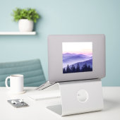 スモーキー山脈ステッカーの四角い紫の空 シール (デスク上のノートパソコン)