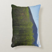 スモークの山々の春風景 アクセントクッション (正面(垂直))