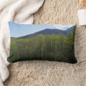 スモークの山々の春風景 ランバークッション (ブランケット)