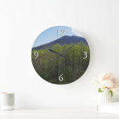 スモークの山々の春風景 ラージ壁時計 (ホーム)