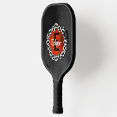 スモークモノグラムのブラックレイブン&バーンドオレンジムーン ピックルボールラケット (左)