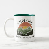 スモーク素晴らしの山々国立公園を探索 ツートーンマグカップ (左)