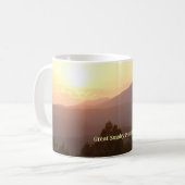 スモーク素晴らしの山の日の出 コーヒーマグカップ (正面左)