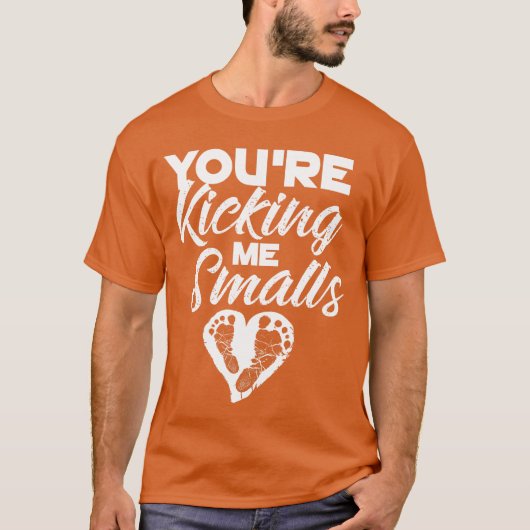 スモールズを蹴ってるわよ かわいい妊婦の野球GIF Tシャツ (正面)