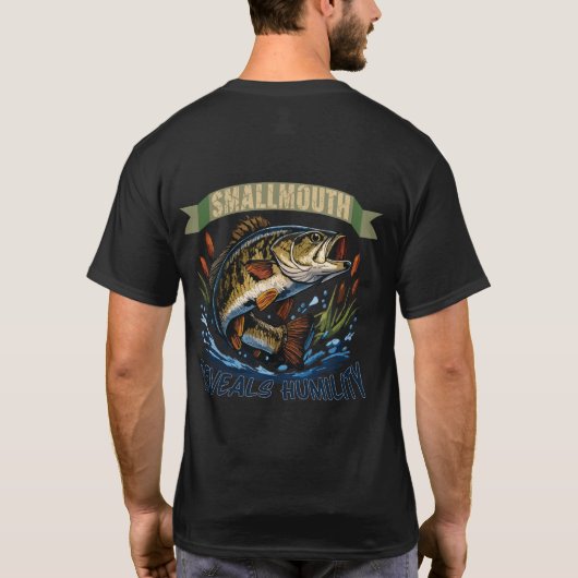 スモールマウスバスのイラストが謙虚さを示す。 Tシャツ (裏面)