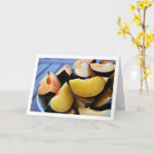 スライスされたプルムフルーツのボウル カード (黄色い花)