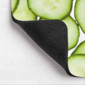 スライスしたキュウリのフルフレーム、白 マウスパッド (コーナー)