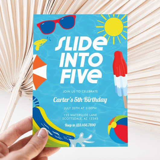 スライドして5に！ 5歳の誕生日プールパーティー招待状 招待状
