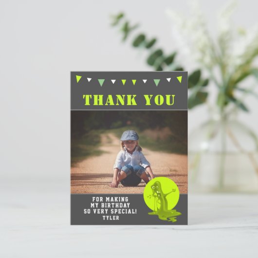スライムモンスターグリーンキッズフォト誕生日ありがとう ポストカード (スタンド正面)