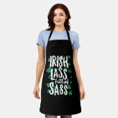 スラスで満ちたアイリッシュグラスSt patricks day エプロン (着用した状態)
