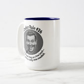 スラッカー規則#26:無料の昼食などのそんなものはない ツートーンマグカップ (正面左)