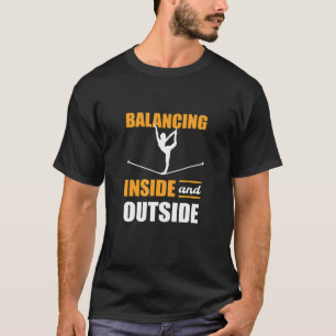 スラックラインヨガスラックの内側と外側のバランス Tシャツ