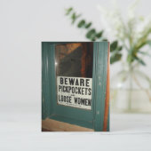 スリとルースの女性に気を付ける ポストカード (スタンド正面)