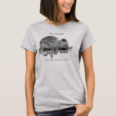 スリッパを引き裂いて生きるおもしろい犬のスローガン Tシャツ (正面)