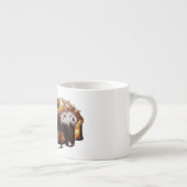 スリッピージョーの贅沢なドーナツは、濃厚な艶のあるもので覆われていた エスプレッソカップ (右)