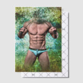 スリッピージョーの非常に筋肉質な大人男性の上半身裸の ベラム紙招待状 (オフセット (招待状))