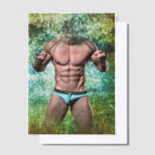 スリッピージョーの非常に筋肉質な大人男性の上半身裸の ベラム紙招待状 (オフセット)