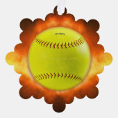 スリッピージョーの黄色いソフトボールが猛烈な勢いで燃えながら激しく飛ぶ オーナメントカード (正面)