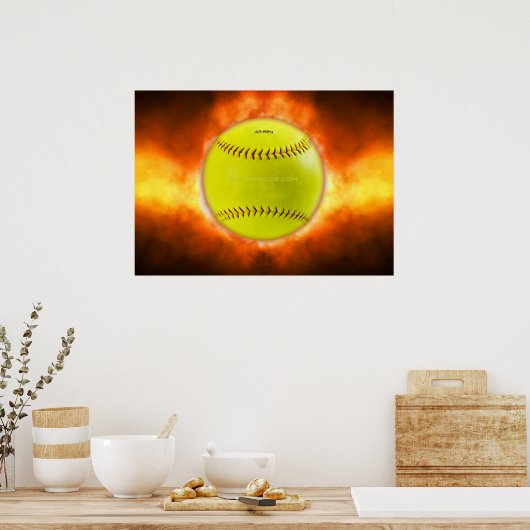 スリッピージョーの黄色いソフトボールが猛烈な勢いで燃えながら激しく飛ぶ ポスター (キッチン)