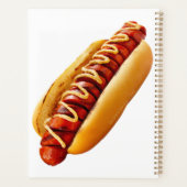 スリップリージョーのホットドッグ、柔らかなパンに収まり、鮮やかな黄色のマスタードソースがスパイラルに プランナー手帳 (裏面)