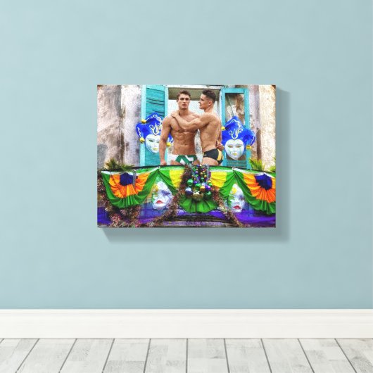 スリップリージョーのマーディグラーメン 紫金緑のバルコニースピードオ フルールドリス文字マスクビーズ キャンバスプリント (インサイチュ (ウッドフロア))