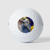 スリップリージョーの筋肉質な男の体  蒸し暑いシャツ ゴルフボール (正面)