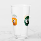 スリップリージョーの69 ハードプールテーブル 2つのビリヤードボール タンブラーグラス (左)