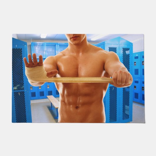 スリップリージョー 筋肉質な男 腹筋 ロッカールーム タイル張りの床 ドアマット (正面)
