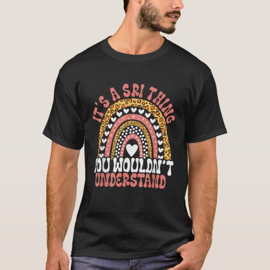スリネームおもしろいレオパードおもしろいスリ誕生日引用文Sr Tシャツ (正面)