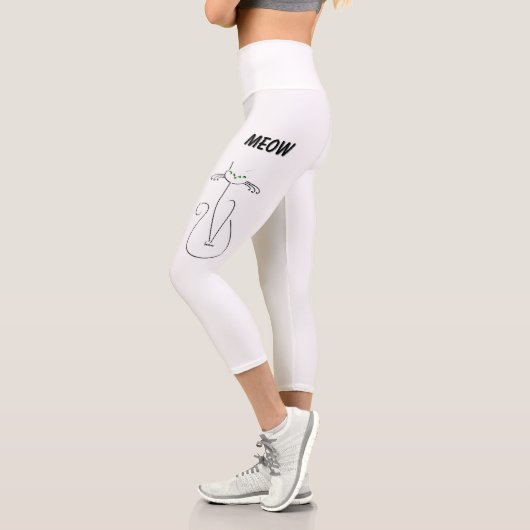 スリンキー黒猫ニャーニャーニャーグリーンアイズ カプリレギンス (左)