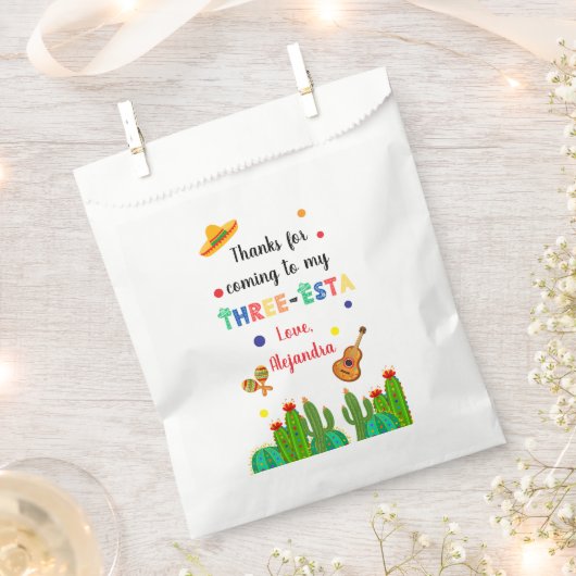 スリーエスタフィエスタ3rd誕生日パーティー フェイバーバッグ (クリップ留めされた状態)