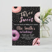 スリースウィートブラックドーナツ誕生日招待状 招待状 (スタンド正面)