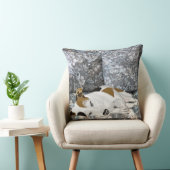 スリーピングジャックラッセルオンアブルーソファフローラ クッション (椅子)