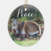 スリーピングディアーフォト自然ピースホリデー セラミックオーナメント (左)